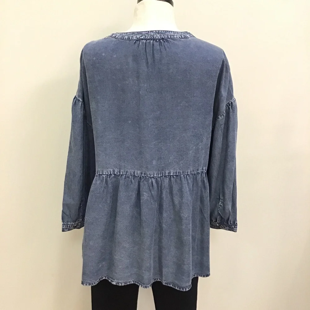 NWT Doe & Rae Medium Denim Wash Top S/L - Picture 2 of 2
